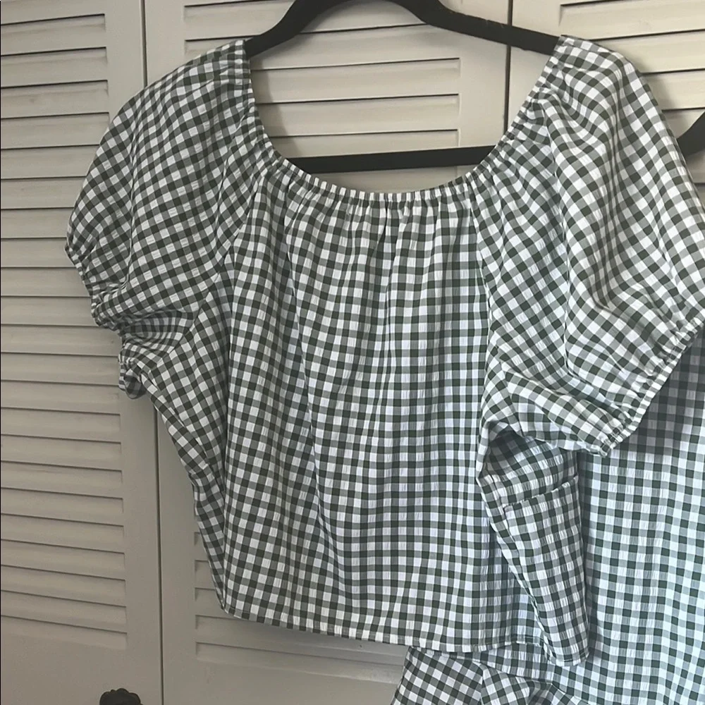 set of puff sleeve Top and ruffle Shorts Set size L green color - Picture 6 of 9